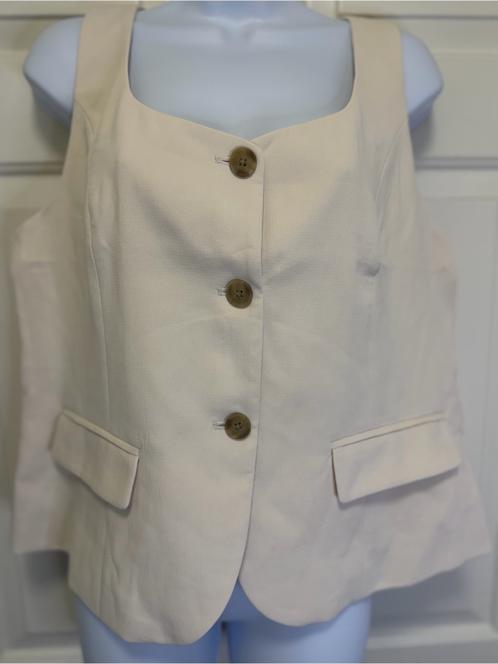 Women’s Signature Crepe Scoop Vest A New Day Cream Large L NWT Sleeveless - Picture 3 of 8